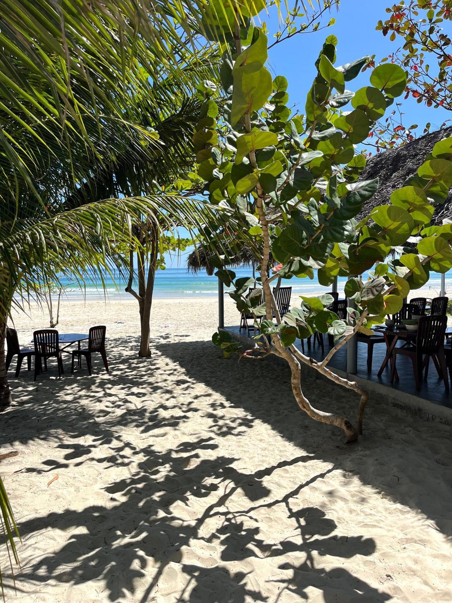 Robinson Beach Bungalow Vinh Hoa Exterior foto