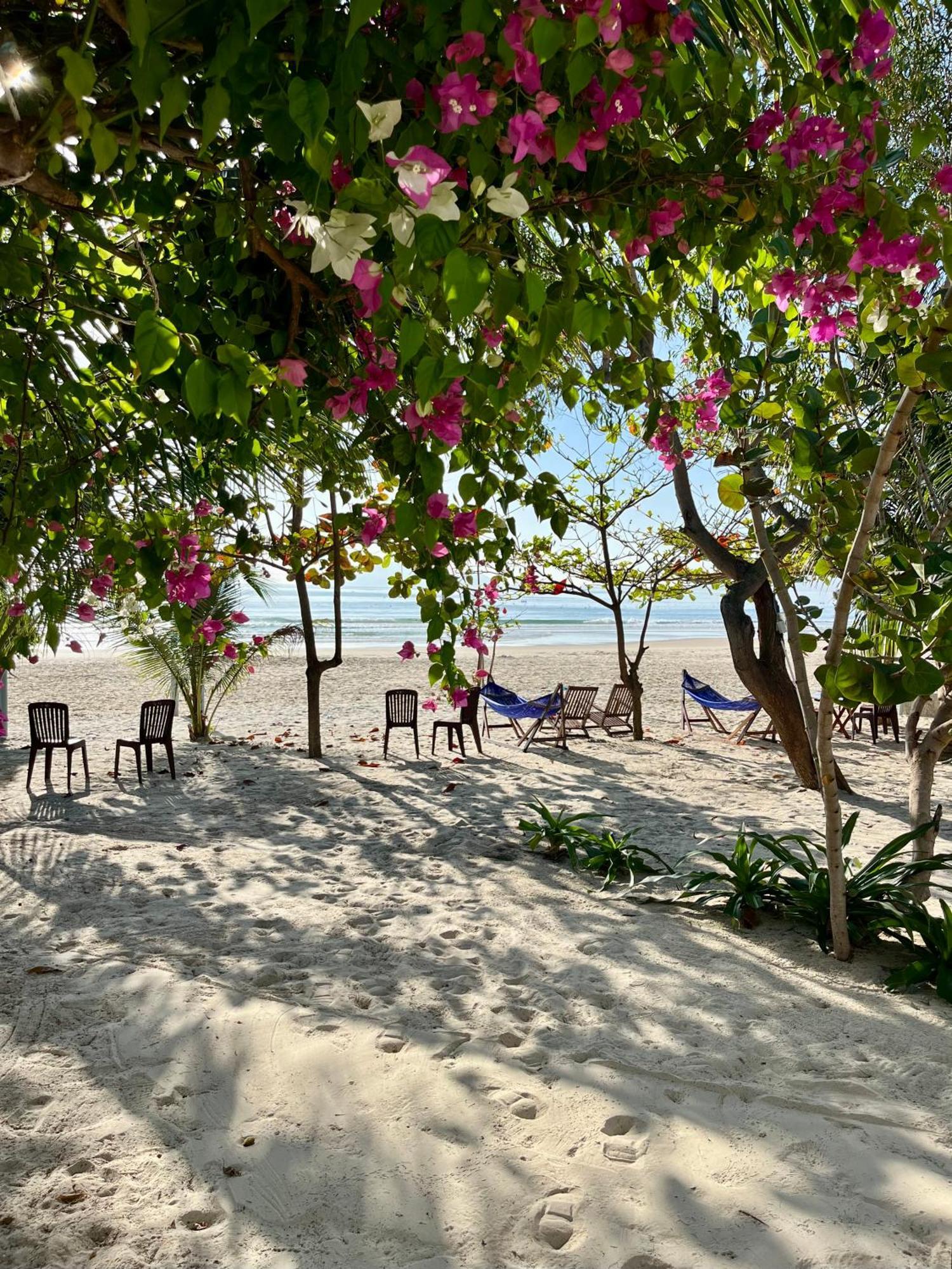 Robinson Beach Bungalow Vinh Hoa Exterior foto
